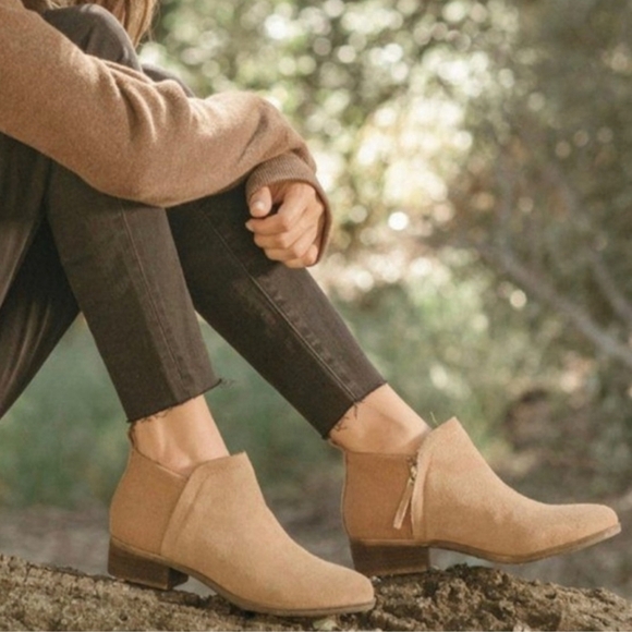 Toms Shoes - Toms Toffee Suede Deia Ankle Boots Women's 9 Tuape Neutral Tan Brown Side Zip